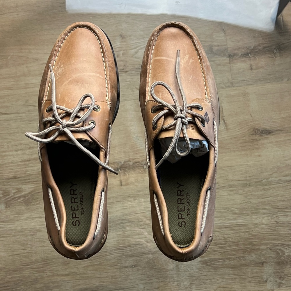 Men’s Tan Sperry Boat Shoes